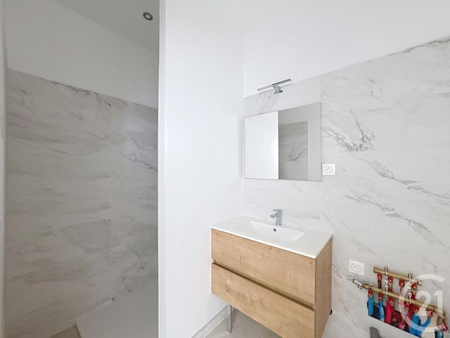 Appartement à louer - 3 pièces - 40 m2 - Romorantin Lanthenay - 41 - CENTRE