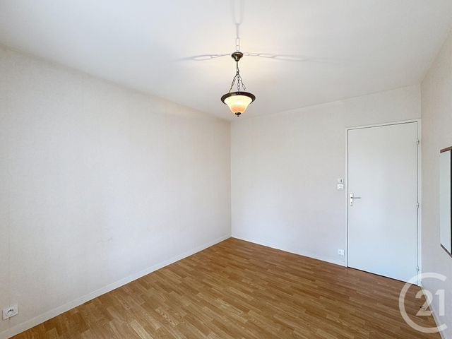 Appartement F3 &agrave; louer - 3 pi&egrave;ces - 82 m2 - Romorantin Lanthenay - 41 - CENTRE