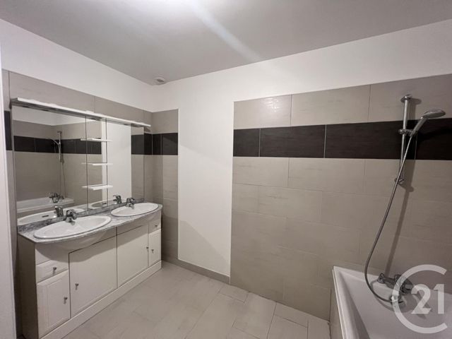 Maison &agrave; louer - 4 pi&egrave;ces - 126,60 m2 - Romorantin Lanthenay - 41 - CENTRE