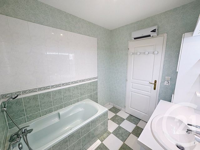 Maison &agrave; louer - 4 pi&egrave;ces - 89,23 m2 - Romorantin Lanthenay - 41 - CENTRE