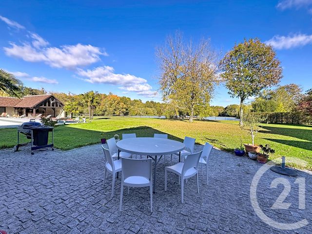 Afficher la photo en grand Maison à vendre - 24 pièces - 869,70 m2 - 18 - CENTRE