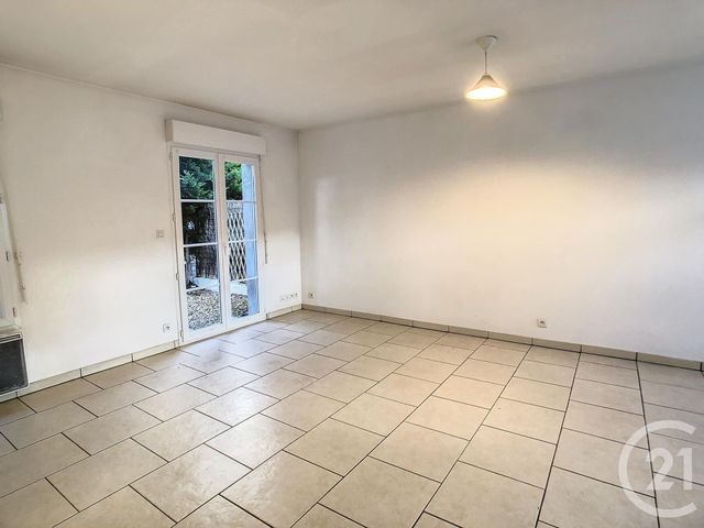 Maison &agrave; louer - 4 pi&egrave;ces - 48 m2 - Marcilly En Gault - 41 - CENTRE