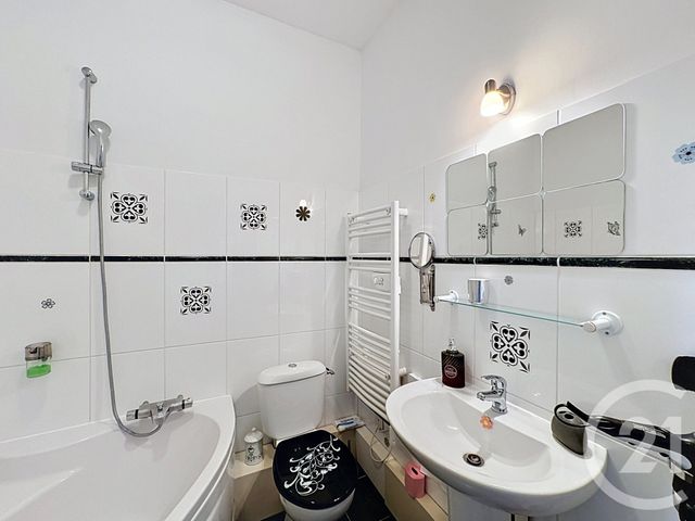 Appartement &agrave; vendre - 8 pi&egrave;ces - 223 m2 - Salbris - 41 - CENTRE