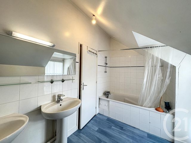 Maison &agrave; louer - 4 pi&egrave;ces - 118,52 m2 - Nancay - 18 - CENTRE