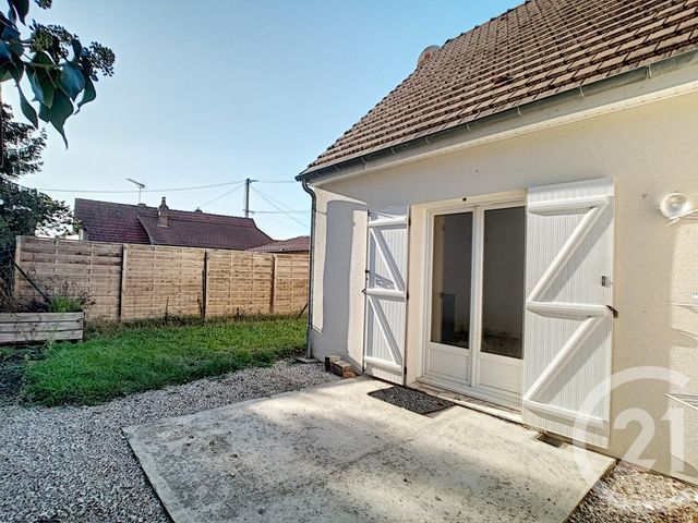 Maison &agrave; louer - 5 pi&egrave;ces - 71,50 m2 - Salbris - 41 - CENTRE