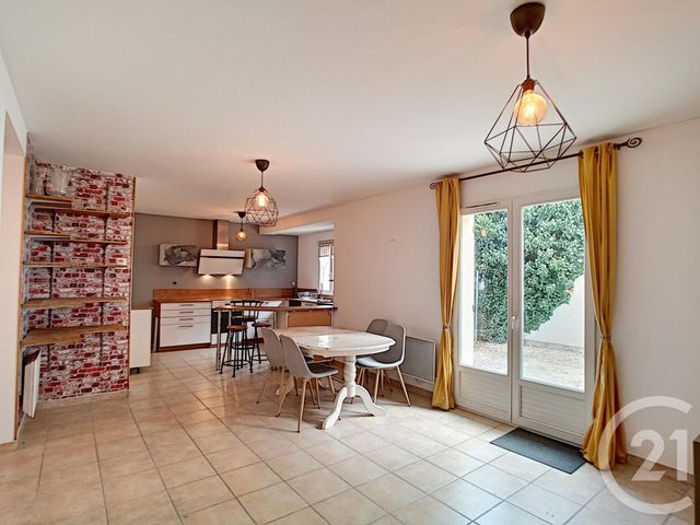 Maison &agrave; louer - 5 pi&egrave;ces - 71,50 m2 - Salbris - 41 - CENTRE