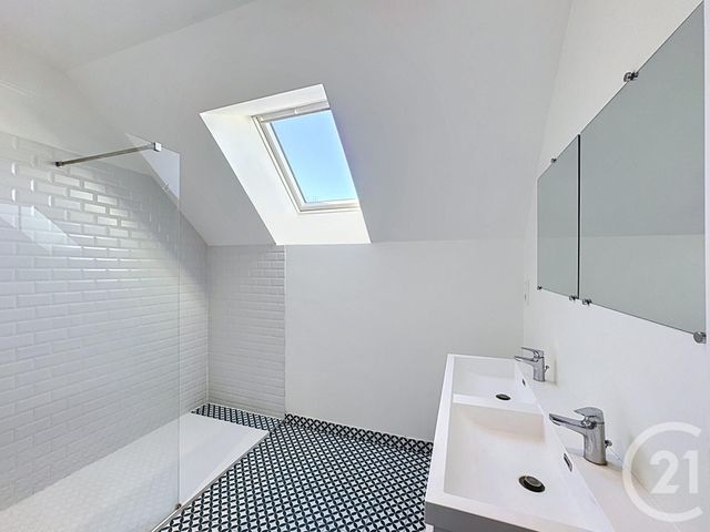 Appartement Duplex &agrave; louer - 4 pi&egrave;ces - 119 m2 - Salbris - 41 - CENTRE