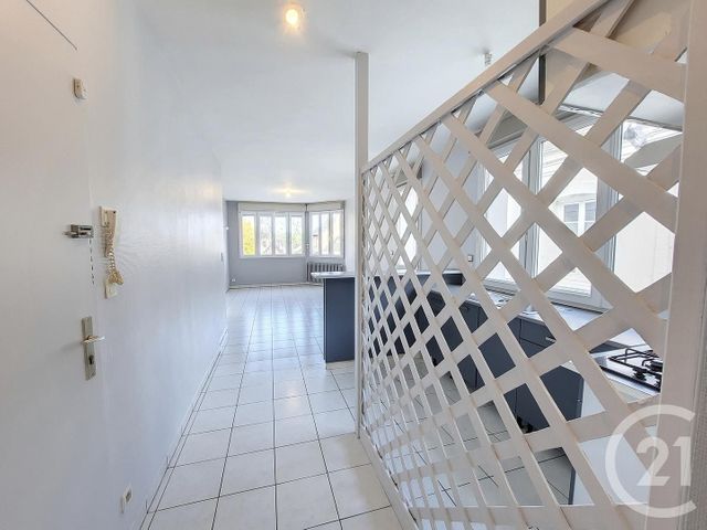 Appartement F2 &agrave; louer - 2 pi&egrave;ces - 40 m2 - Salbris - 41 - CENTRE