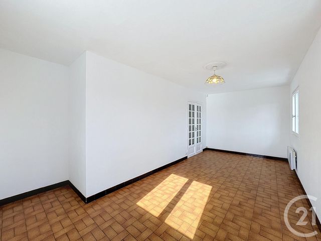 Maison &agrave; louer - 3 pi&egrave;ces - 61,50 m2 - Salbris - 41 - CENTRE