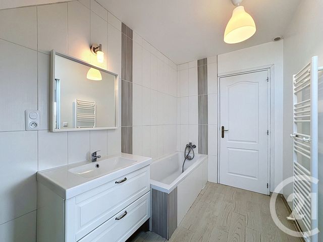 Maison &agrave; louer - 6 pi&egrave;ces - 127,65 m2 - Lamotte Beuvron - 41 - CENTRE