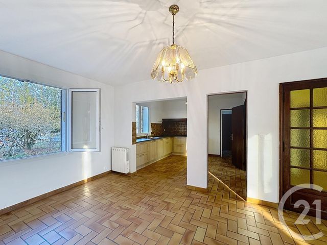 Maison &agrave; louer - 3 pi&egrave;ces - 125,84 m2 - Nouan Le Fuzelier - 41 - CENTRE