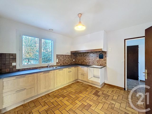 Maison &agrave; louer - 3 pi&egrave;ces - 125,84 m2 - Nouan Le Fuzelier - 41 - CENTRE